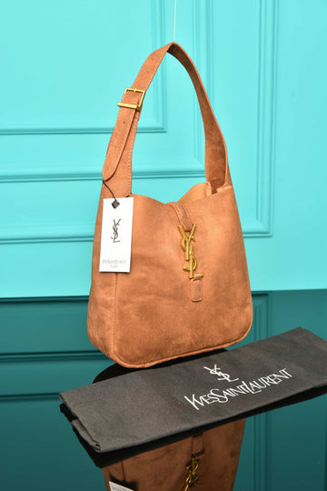 Le 5 A 7 Supple Small in Suede